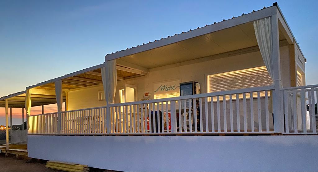 Foto del bar esterno del Lido Marè a Pescoluse